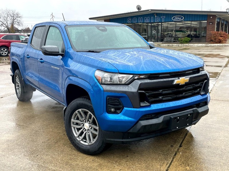 Chevrolet Colorado Vehicle Full-screen Gallery Image 02