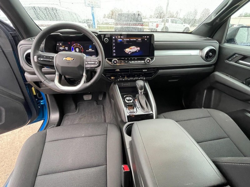 Chevrolet Colorado Vehicle Full-screen Gallery Image 18