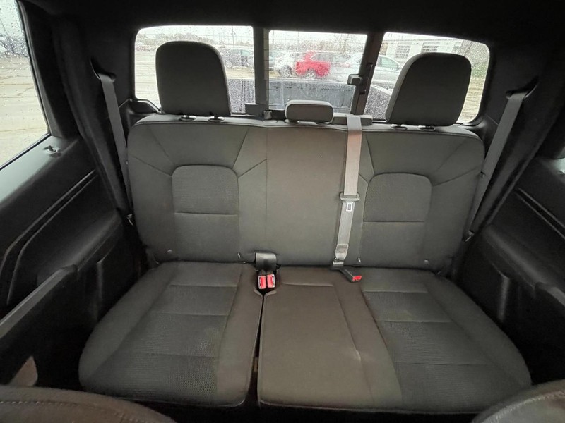 Chevrolet Colorado Vehicle Full-screen Gallery Image 21