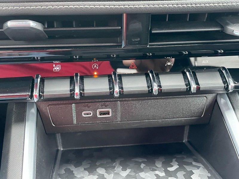 Chevrolet Colorado Vehicle Full-screen Gallery Image 39