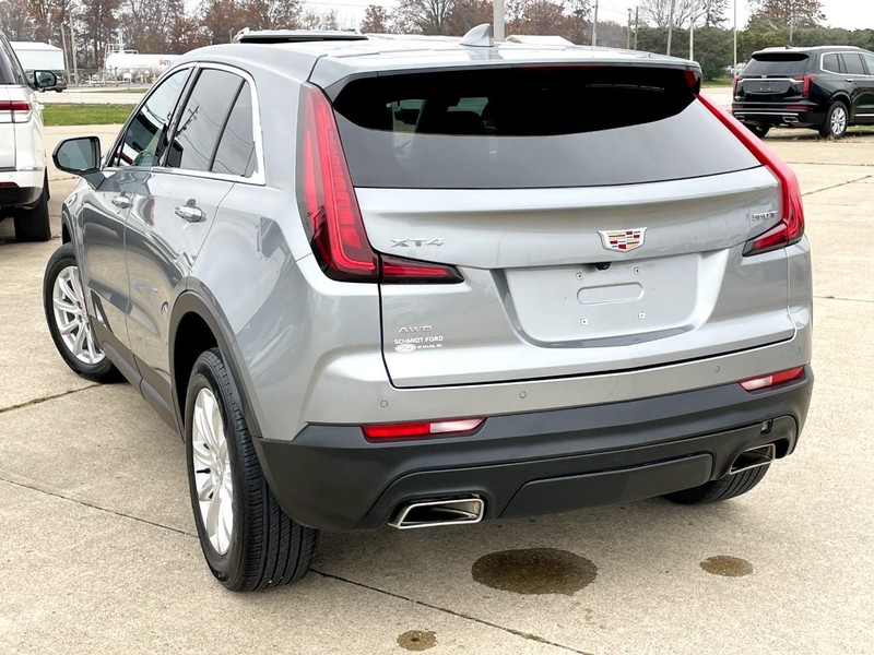 Cadillac XT4 Vehicle Full-screen Gallery Image 05