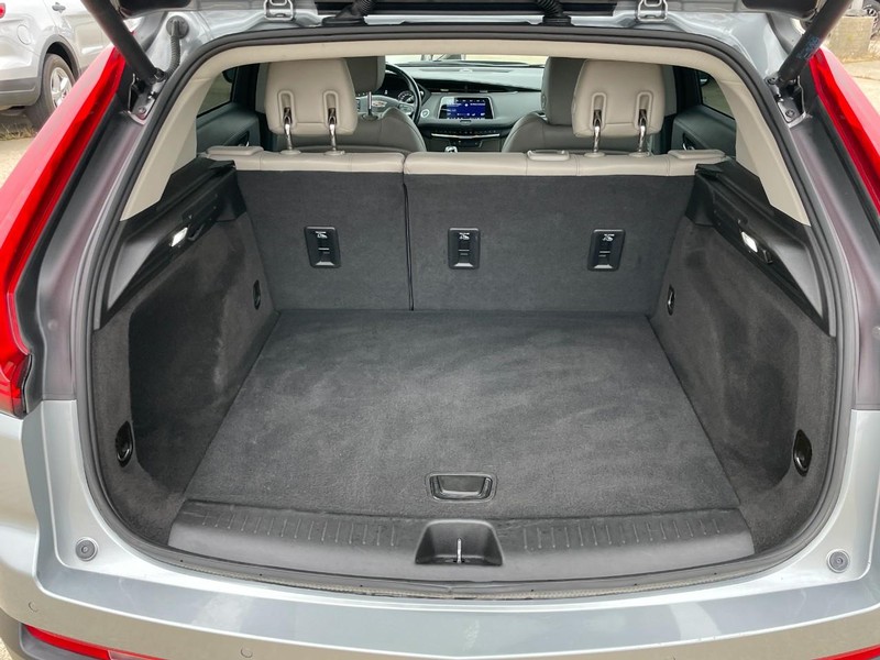 Cadillac XT4 Vehicle Full-screen Gallery Image 11