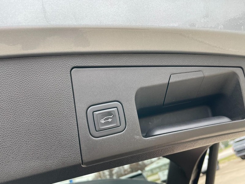 Cadillac XT4 Vehicle Full-screen Gallery Image 13