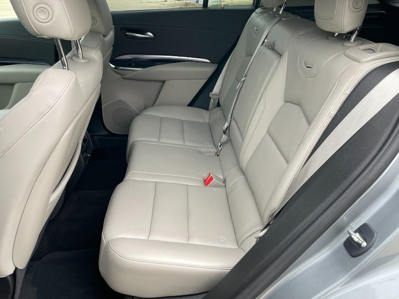 Cadillac XT4 Vehicle Full-screen Gallery Image 14