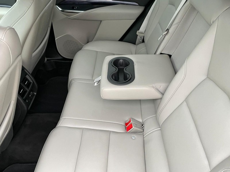 Cadillac XT4 Vehicle Full-screen Gallery Image 15