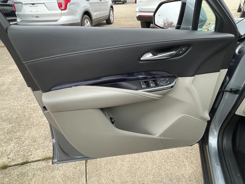 Cadillac XT4 Vehicle Full-screen Gallery Image 24