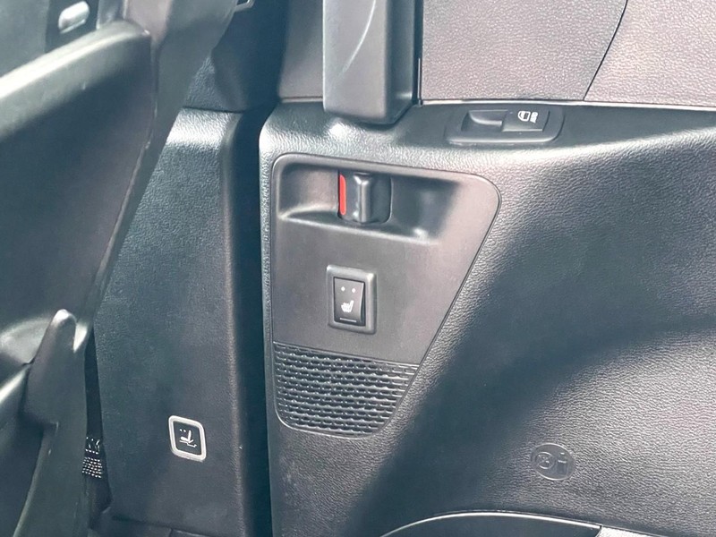 Chrysler Pacifica Vehicle Full-screen Gallery Image 24