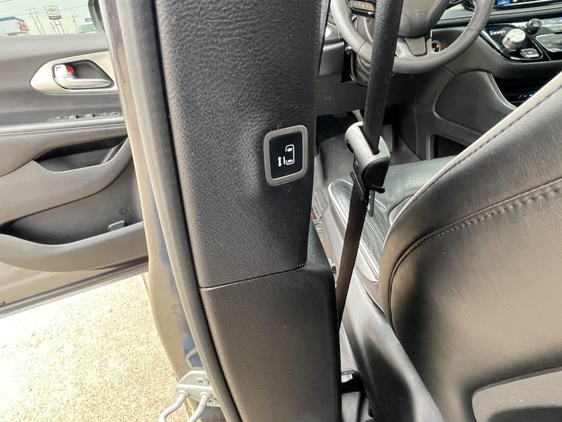 Chrysler Pacifica Vehicle Full-screen Gallery Image 26