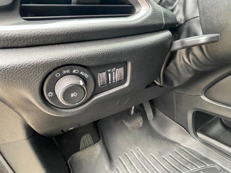 Chrysler Pacifica Vehicle Full-screen Gallery Image 29