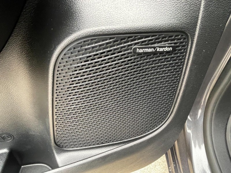 Chrysler Pacifica Vehicle Full-screen Gallery Image 32