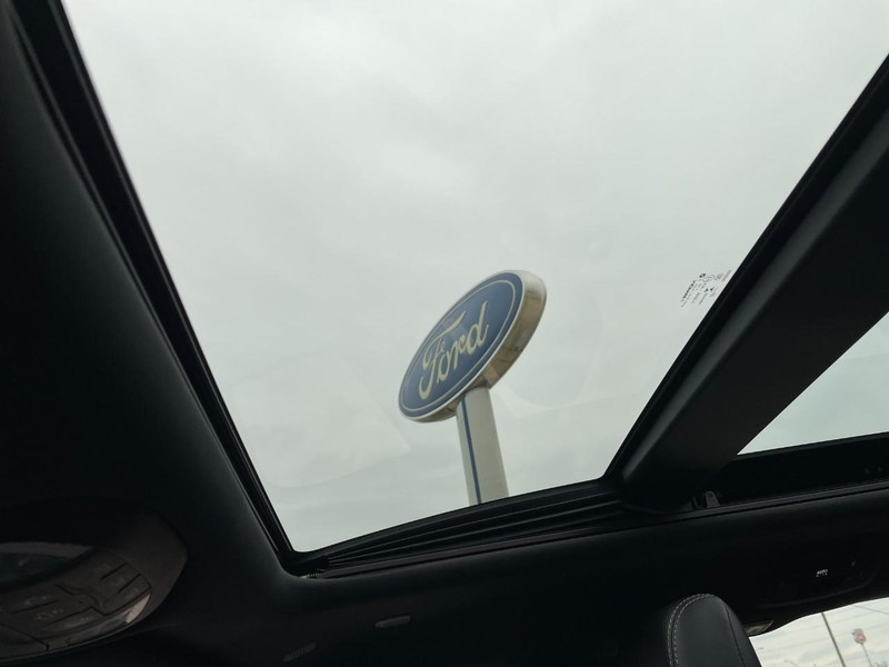 Chrysler Pacifica Vehicle Full-screen Gallery Image 34