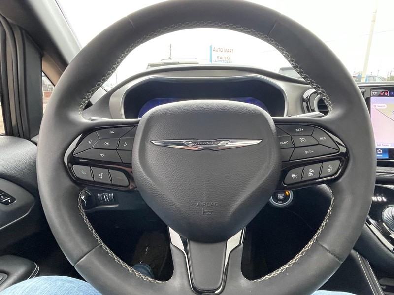 Chrysler Pacifica Vehicle Full-screen Gallery Image 35