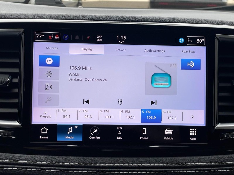 Chrysler Pacifica Vehicle Full-screen Gallery Image 44