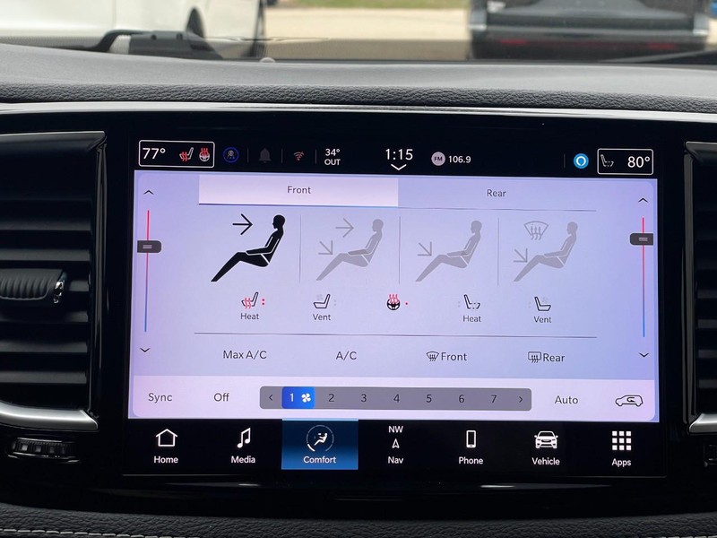 Chrysler Pacifica Vehicle Full-screen Gallery Image 47