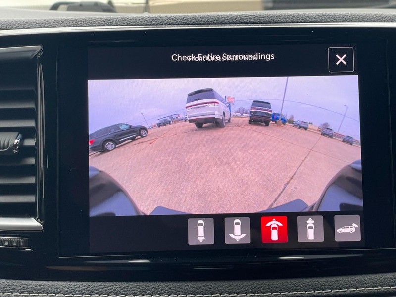 Chrysler Pacifica Vehicle Full-screen Gallery Image 50