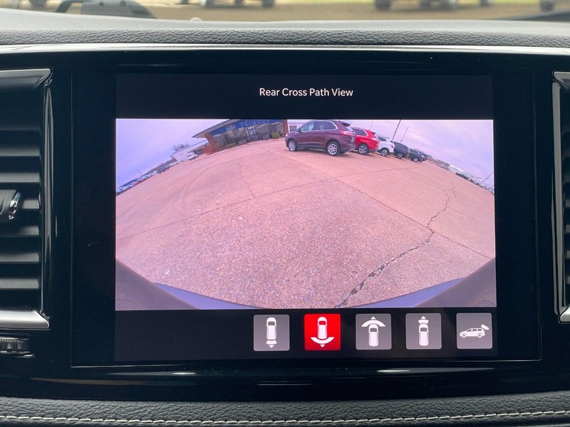 Chrysler Pacifica Vehicle Full-screen Gallery Image 53