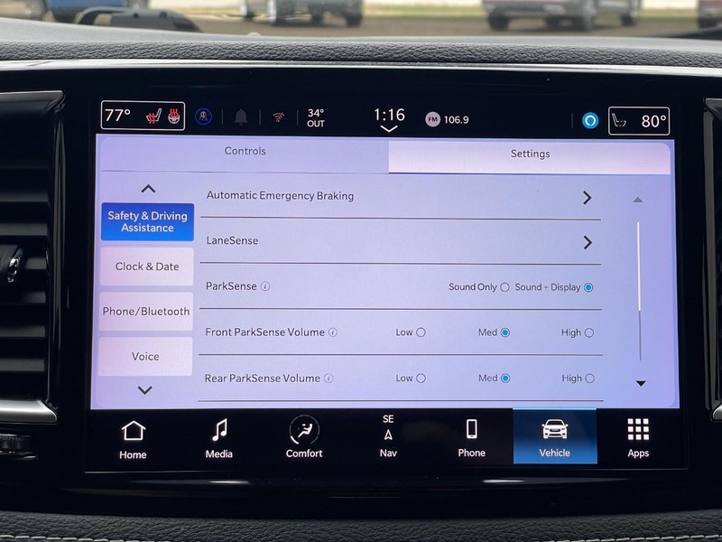 Chrysler Pacifica Vehicle Full-screen Gallery Image 54