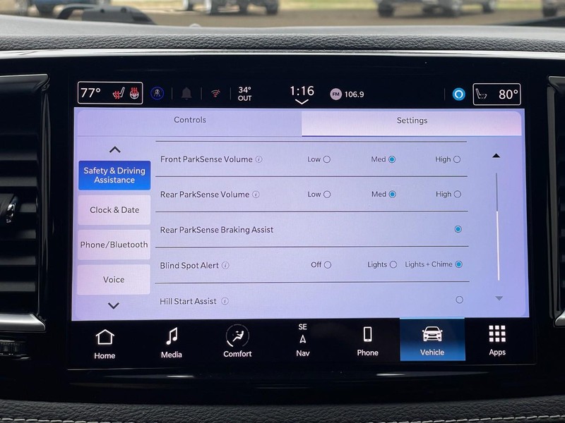 Chrysler Pacifica Vehicle Full-screen Gallery Image 55