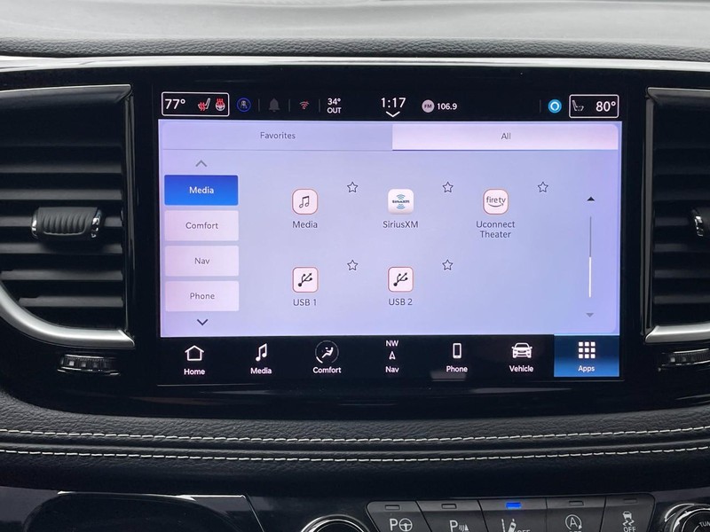 Chrysler Pacifica Vehicle Full-screen Gallery Image 57