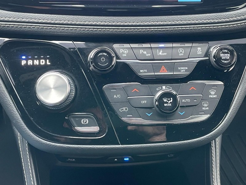 Chrysler Pacifica Vehicle Full-screen Gallery Image 58