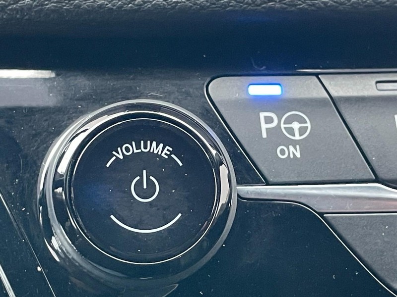 Chrysler Pacifica Vehicle Full-screen Gallery Image 59