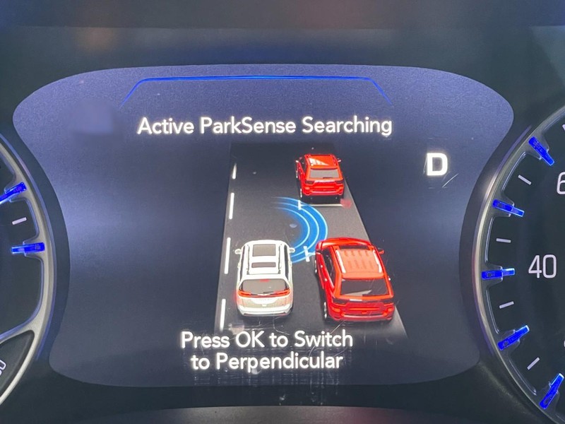 Chrysler Pacifica Vehicle Full-screen Gallery Image 60