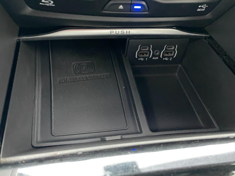 Chrysler Pacifica Vehicle Full-screen Gallery Image 62