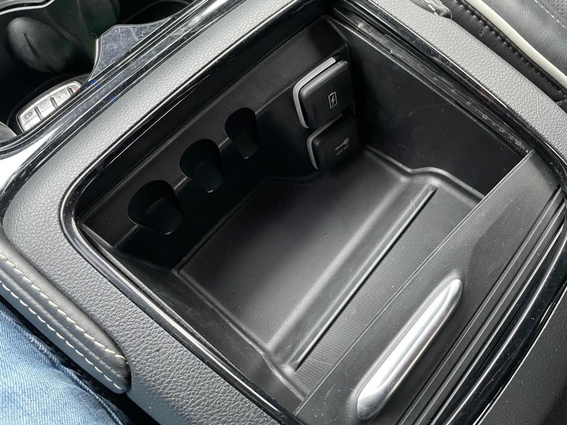 Chrysler Pacifica Vehicle Full-screen Gallery Image 64