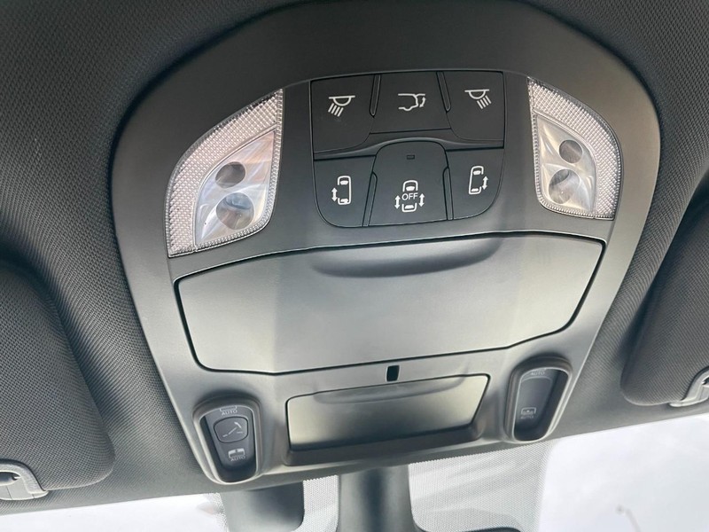 Chrysler Pacifica Vehicle Full-screen Gallery Image 67