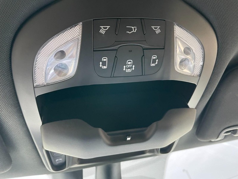 Chrysler Pacifica Vehicle Full-screen Gallery Image 68