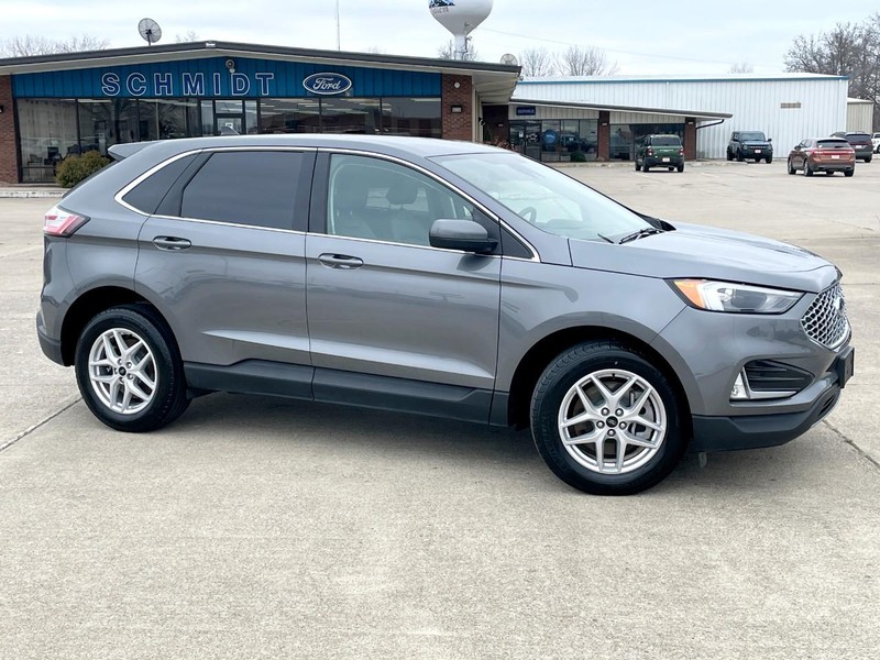 Ford Edge Vehicle Full-screen Gallery Image 03