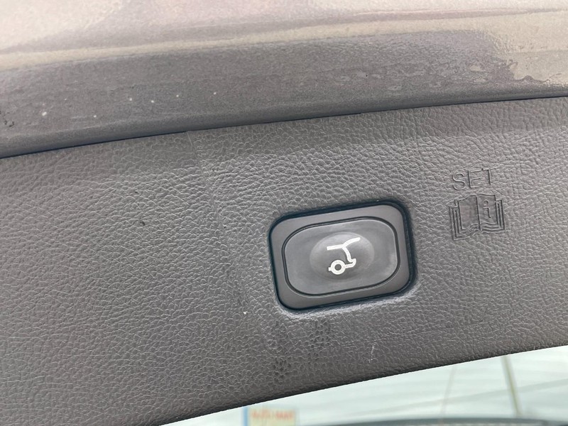 Ford Edge Vehicle Full-screen Gallery Image 15