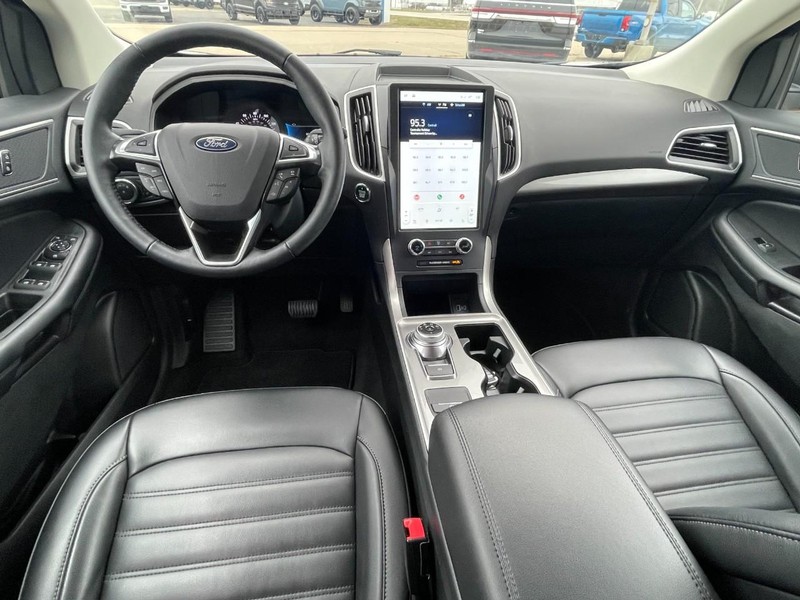 Ford Edge Vehicle Full-screen Gallery Image 19