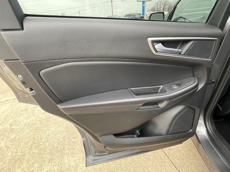 Ford Edge Vehicle Full-screen Gallery Image 20