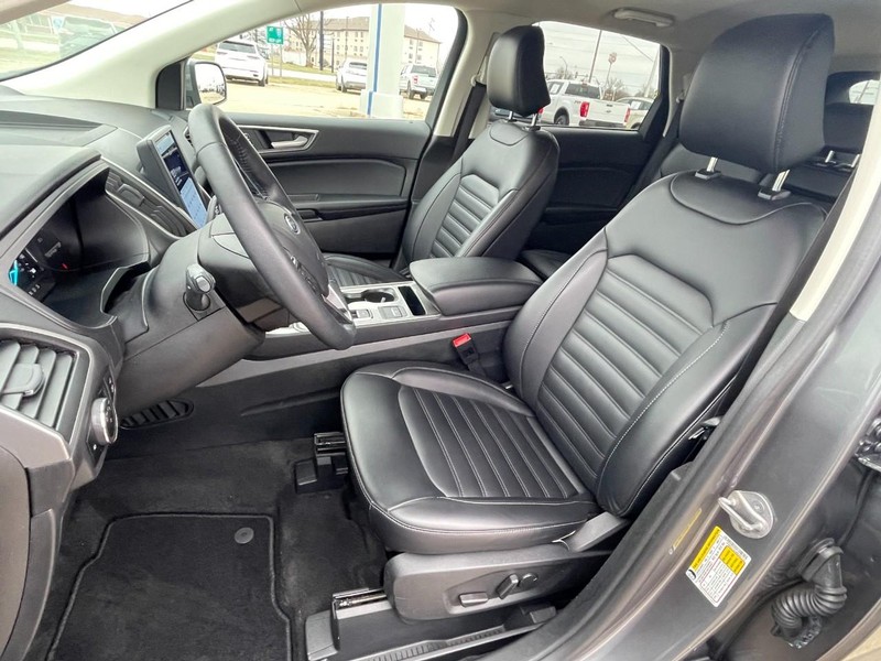 Ford Edge Vehicle Full-screen Gallery Image 21