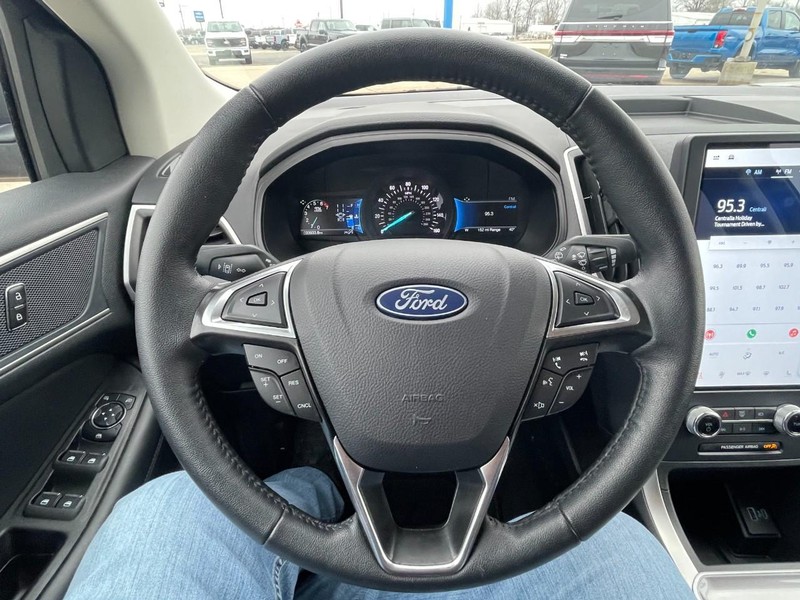 Ford Edge Vehicle Full-screen Gallery Image 25