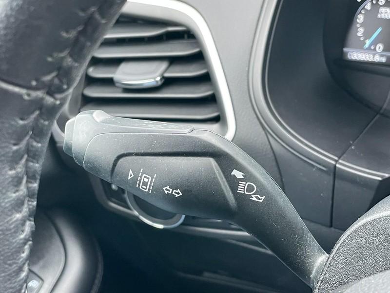 Ford Edge Vehicle Full-screen Gallery Image 28