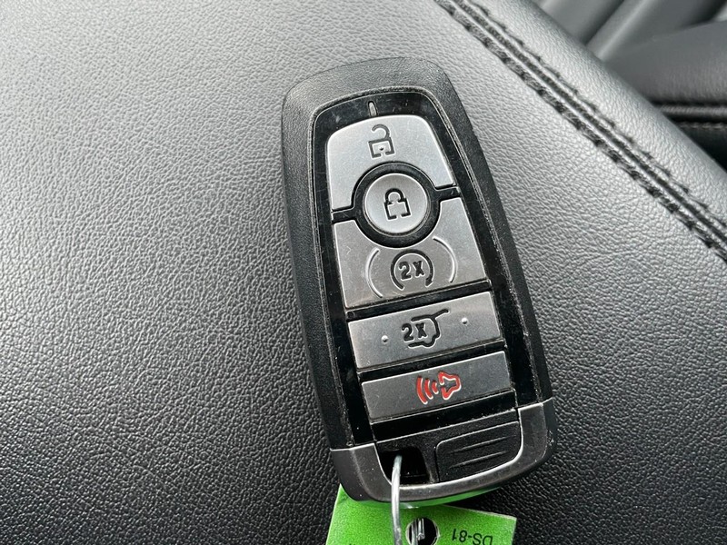 Ford Edge Vehicle Full-screen Gallery Image 43