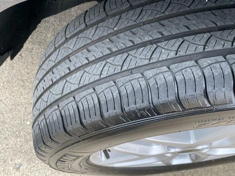 Ford Edge Vehicle Full-screen Gallery Image 09