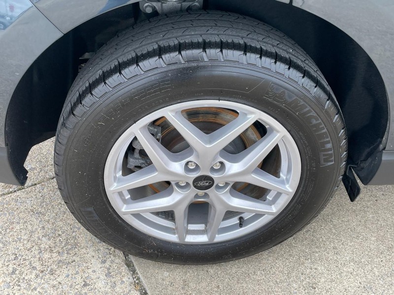 Ford Edge Vehicle Full-screen Gallery Image 10