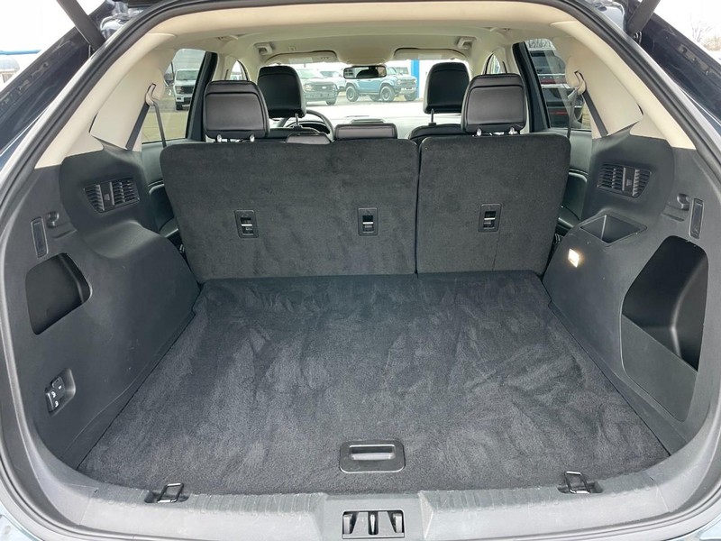 Ford Edge Vehicle Full-screen Gallery Image 11