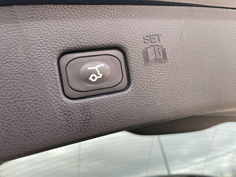 Ford Edge Vehicle Full-screen Gallery Image 15