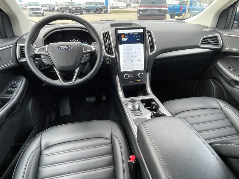 Ford Edge Vehicle Full-screen Gallery Image 20