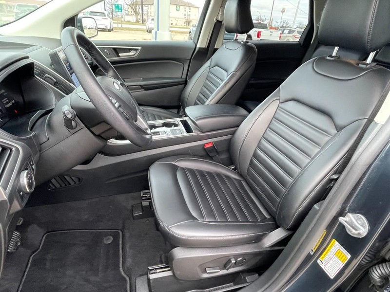 Ford Edge Vehicle Full-screen Gallery Image 22