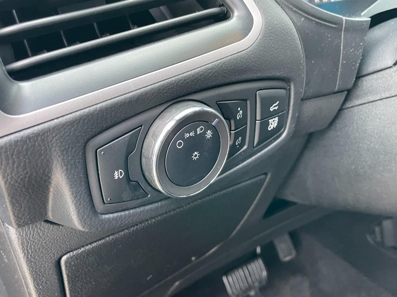 Ford Edge Vehicle Full-screen Gallery Image 23