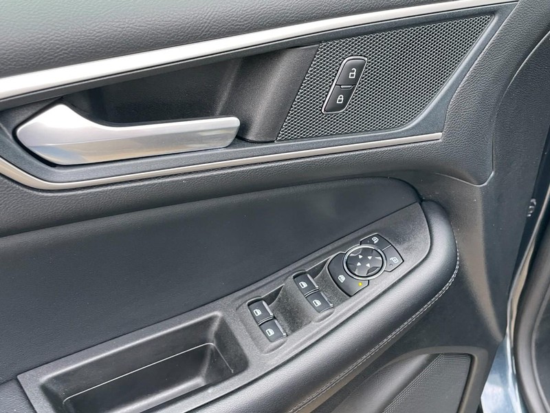 Ford Edge Vehicle Full-screen Gallery Image 24