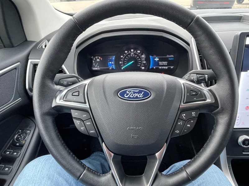 Ford Edge Vehicle Full-screen Gallery Image 26