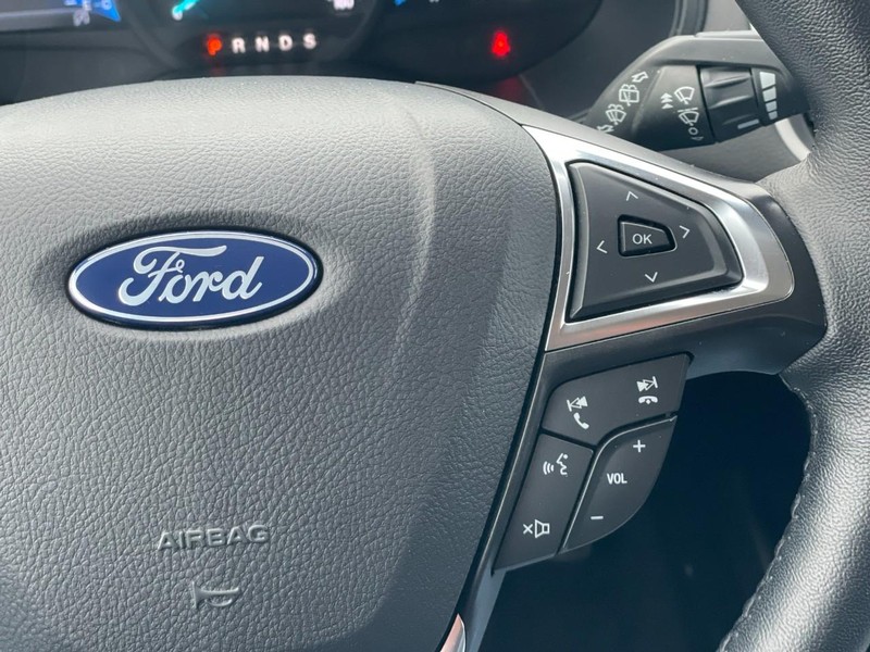 Ford Edge Vehicle Full-screen Gallery Image 28