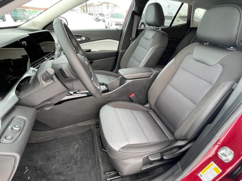 Chevrolet Trax Vehicle Full-screen Gallery Image 16