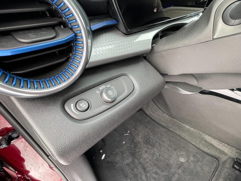 Chevrolet Trax Vehicle Full-screen Gallery Image 17